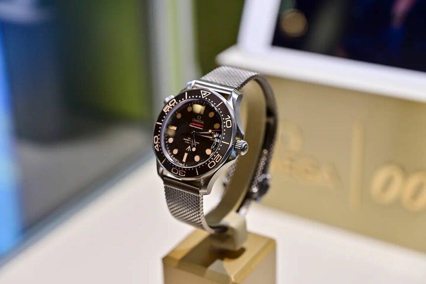 Hodinky, které nosí agent 007 v aktuální Bondovce Omega Seamaster Diver 300 m vyhrály soutěž o hodinky roku SEW.