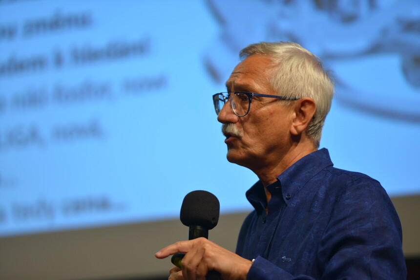 Igor Sirota přednáší na SEW. Foto: SEW