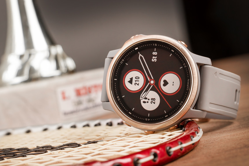 Nejmenší verze Fenix 6S je o něco lehčí a designově přizpůsobená spíše na dámské zápěstí.