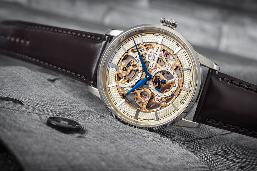 Čistě ruční nátah najdeme například v limitované edici Orient Star Classic M45 Skeleton.