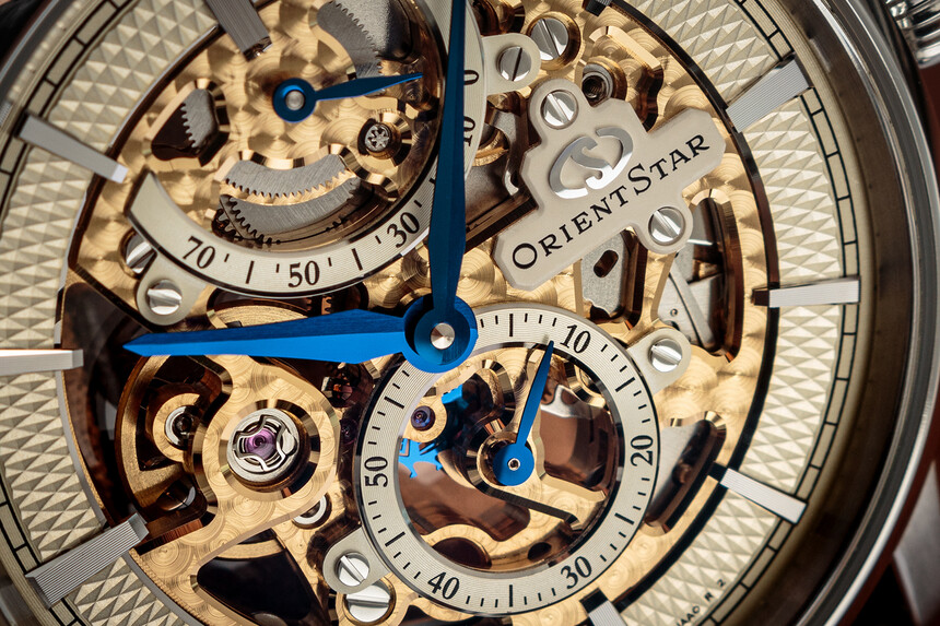Strojek F8 a tedy i křemíkové krokové kolo najdete i v hodinkách Orient Star M45 F8 Skeleton.