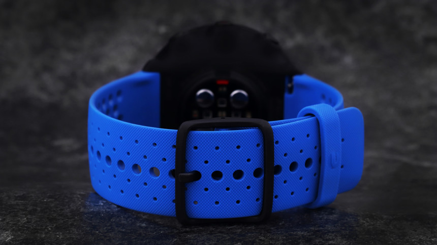 Silikonový řemínek se nosí velmi pohodlně, je vzdušný a umožňuje quick release výměnu