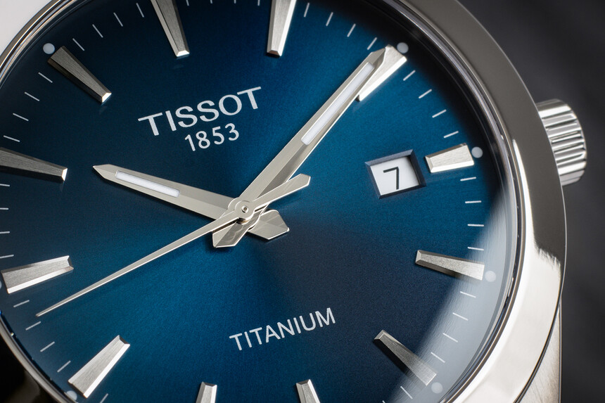 Model Tissot Gentleman s bateriovým strojkem v titanovém provedení.