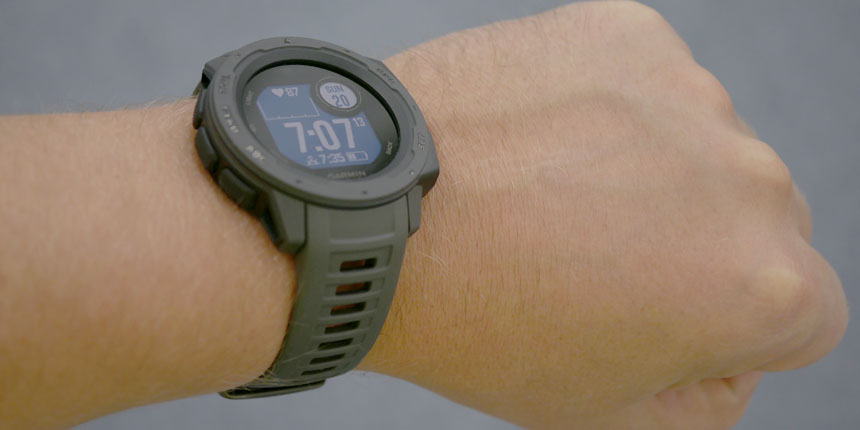 Garmin Instinct na ruce